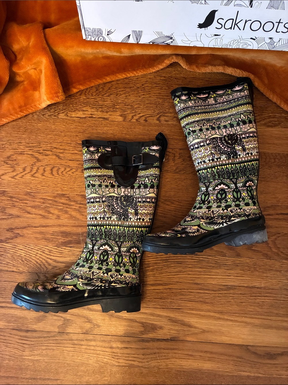 Size 6 GUC Sakroots Women's Green Multi-Patterned Rain Boots - Picture 4 of 6